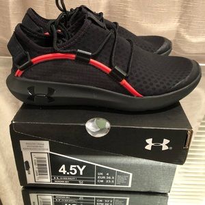 Boys Size 4.5Y Under Armor Shoes
